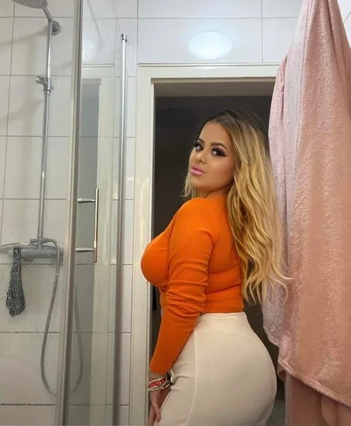 Karina 140m Aus Italien escort Stuttgart